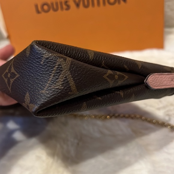 Authentic Louis Vuitton Pallas - Picture 5 of 16